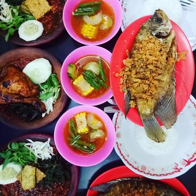 NASI CAMPUR POJOK TAMBAK BAYAN