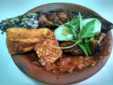 DAPUR KURNIA NASI SAMBELAN BELUT