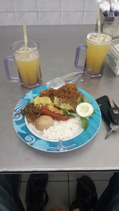 DEPOT NASI CAMPUR POJOK TAMBAK BAYAN