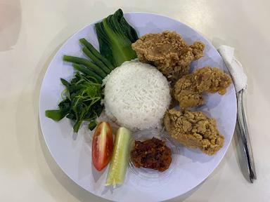 MAMA AYAM GORENG RENYAH