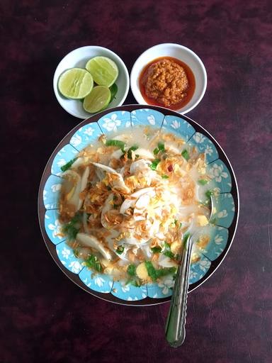 SOTO BANJAR DAN NASI KUNING BU NUR