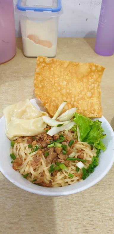 BAKSO DAN PANGSIT MIE CAK NDOT