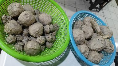 BAKSO BERANAK & MIE SELINGKUH