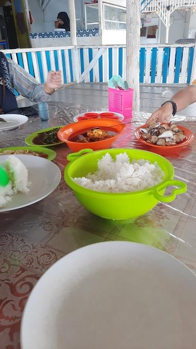 RUMAH MAKAN AWANG SUNGAI