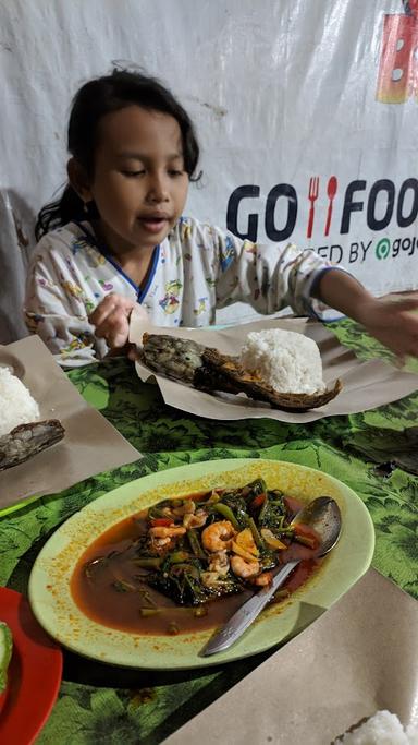 PECEL LELE BAGELEN (RUMAH HANTU)