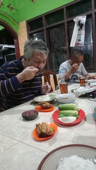 RUMAH MAKAN PAK TARWUD