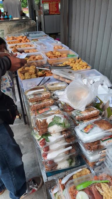 LAPAK JAJANAN PASAR MTC (ASSORTED TRADITIONAL SNACKS & BREAKFAST)