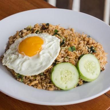 WARUNG SOP DAN SOTO EMPERAN