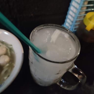 BAKSO, TIPAT, DAN ES KELAPA MUDA GUNUNG RASA