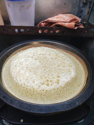 MARTABAK DAN TERANG BULAN. BINTANG RASA