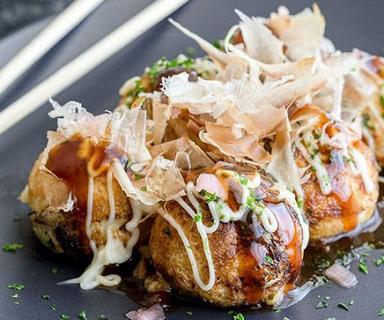 TAKOYAKI TARI DAN BAKMI KOTA