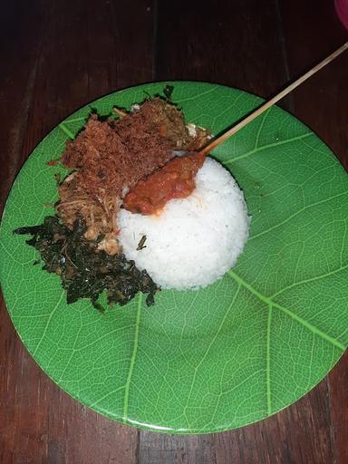 WARUNG AYAM BETUTU MEK NENGAH