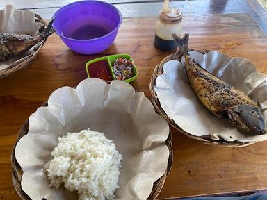 WARUNG IKAN BAKAR CALUK TEPI SAWAH