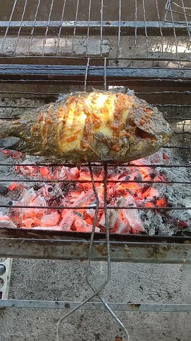 WARUNG LESEHAN IKAN BAKAR IBU EKA JALAK