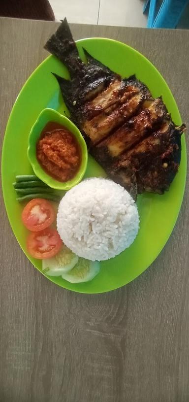 WARUNG LESEHAN IKAN BAKAR IBU EKA JALAK