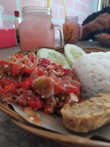 WARUNG SRI AYAM GEPREK