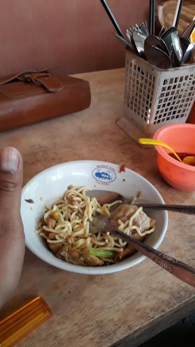 MIE AYAM & BAKSO MBA WIN