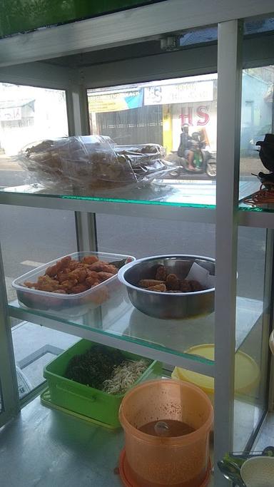 WARUNG NASI PECEL