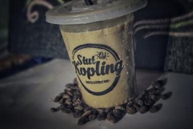 STUT KOPLING COFFEE & STREET BAR (OMAH PRODUKSI)