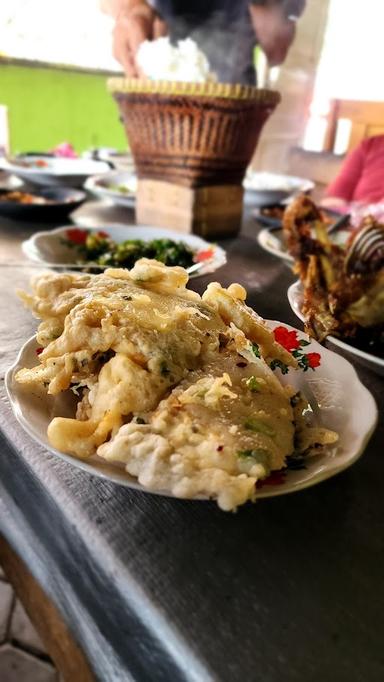 WARUNG POJOK H. KUSERI.