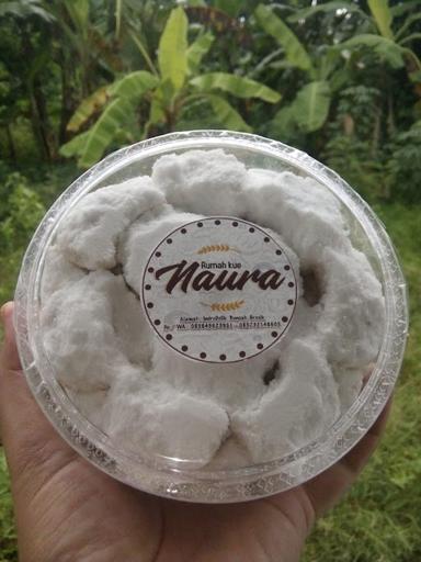 RUMAH KUE NAURA