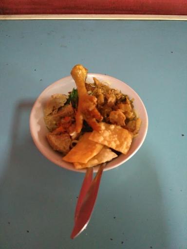 BAKSO DAN MIE AYAM PUTRA SOLO