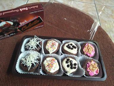 NAURA BROWNIES