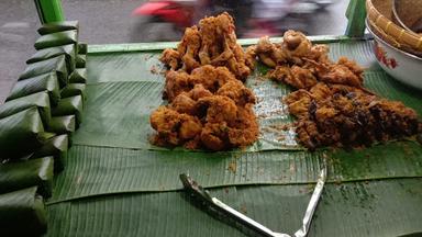 AYAM GORENG SERUNDENG