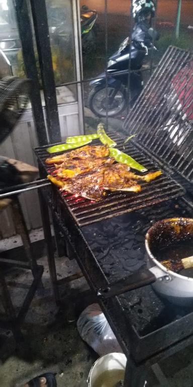 GORENG BAKAR AYAM DAN SOTO LAKSANA