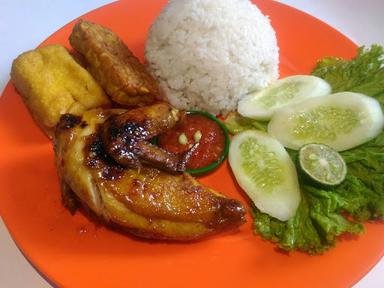 AYAM BAKAR BEN