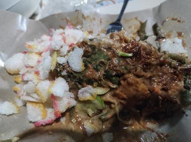 GADO GADO MAMAH ADAM