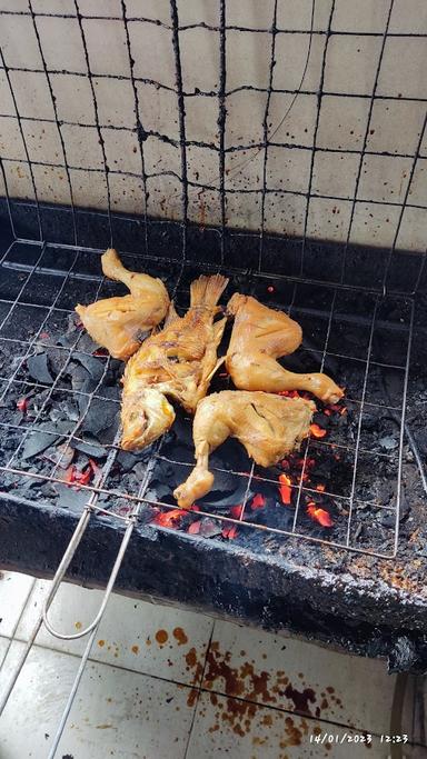 AYAM BAKAR DAN AYAM PENYET CAK TO