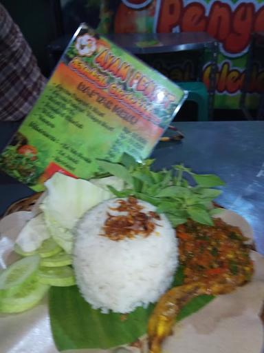 AYAM PENYET SAMBAL GLEDEK