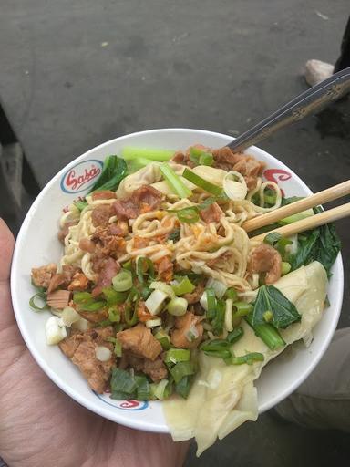 MIE AYAM GAJAH MUNGKUR