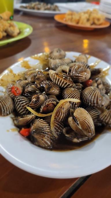 SEAFOOD TIGA DARA PULO GEBANG