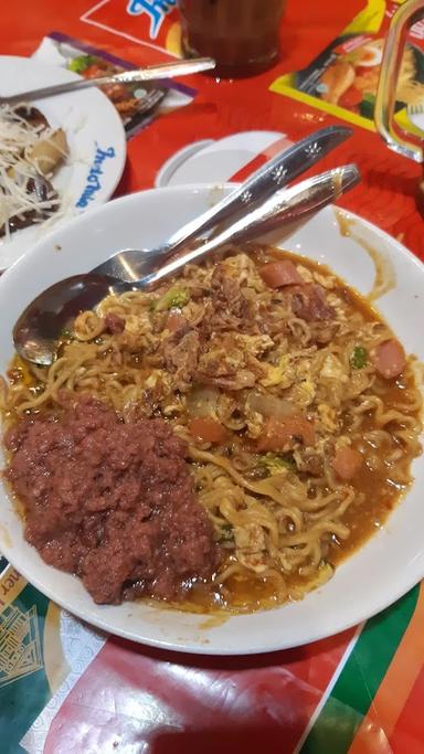 WARUNG MAKAN INDOMIE ( WARMINDO )