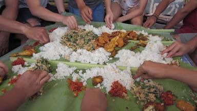 WARUNG NASI DESI & ELMA