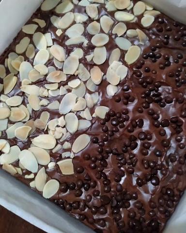 ARRAYA BROWNIES & COOKIES