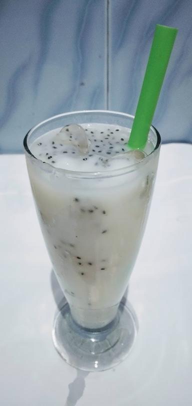 BEDO ROSO ( ES CAMPUR RUMPUT LAUT ES OYEN ES MANADO ES SIRSAK SUSU SELASIH ES TELER ES BUAH)