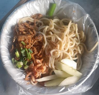 MIE AYAM BAKSO BONDOROSO : BPK. PUJIANTO