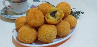 KUE BOLA UBI