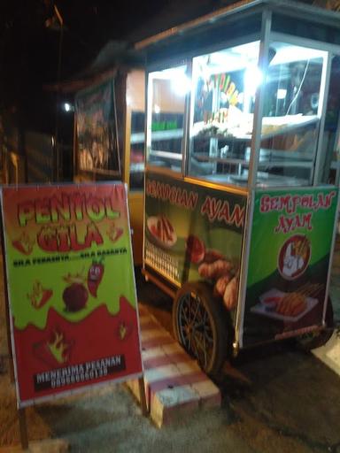 SEMPOLAN AYAM DAN PENTOL GILA LAWANDA