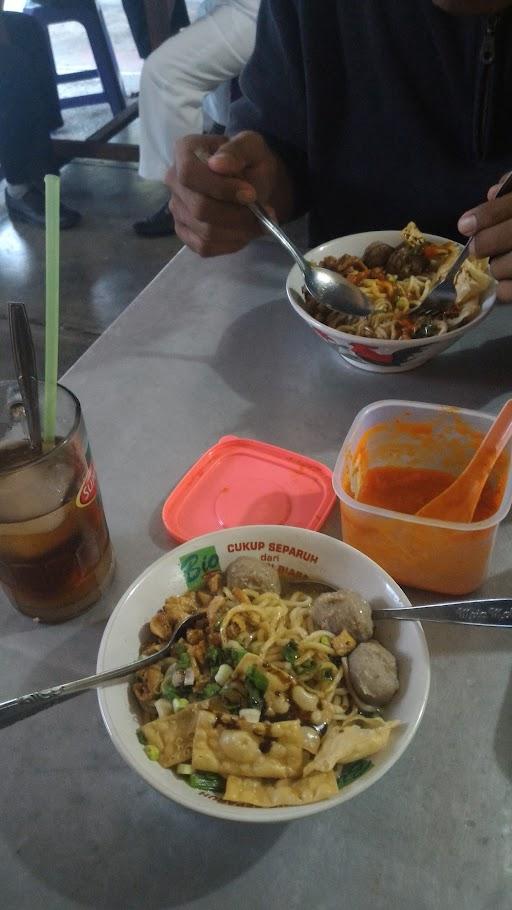 BAKSO DAN MIE AYAM GOYANG LIDAH