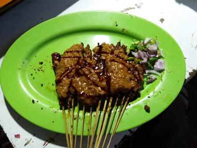 SATE AYAM DAN KAMBING CAK SALIM