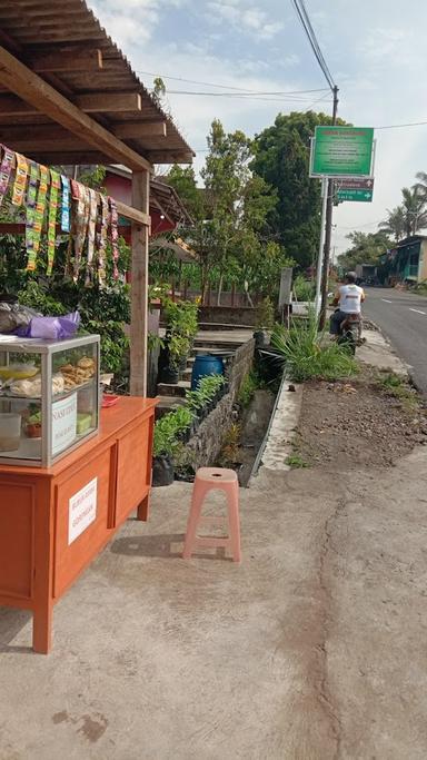 NASI UDUK, GORENGAN, PECEL LELE BULASTRI