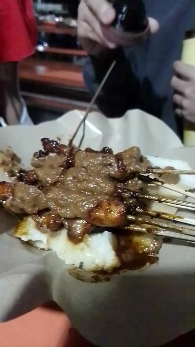 SATE AYAM DAN KELINCI PAK RAJI