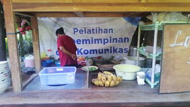 WARUNG SOTO ANGKRENG BU ANIK