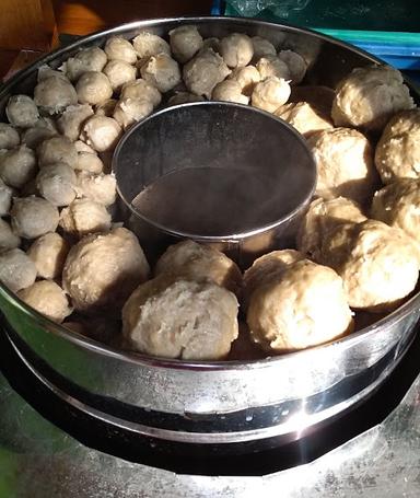 MIE BASO & MIE AYAM KAROMAH