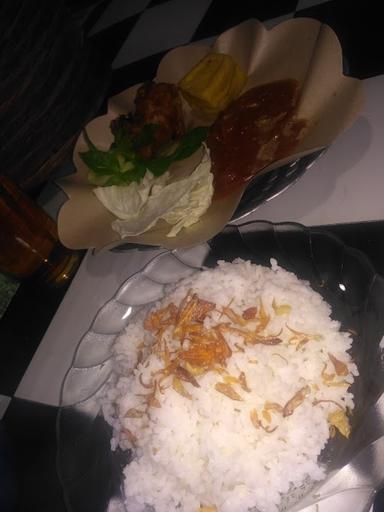 WARUNG NASI AYAM GEPREK SI KEMBAR