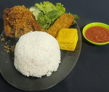 AYAM BAKAR MAMACA